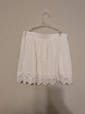 Copper Key White Crochet-Hem Mini Skirt
